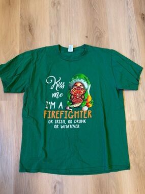 Men’s Green 'Kiss Me I'm A Firefighter' Graphic Tee - Size XL